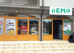 Izlog i ulaz radnje HEMO PROM s natpisom iznad vrata